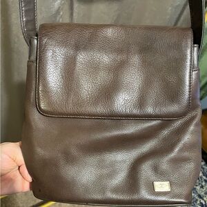 Brown leather Dockers crossbody purse, in great condition.
